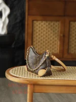 LV Nano Boulogne牛角包 M25519 實拍照片側面