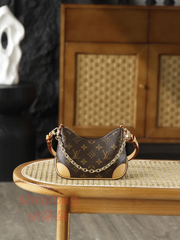 LV Nano Boulogne牛角包 M25519 實拍照片正面