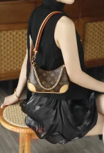 LV Nano Boulogne牛角包 M25519 單肩 穿搭上身效果