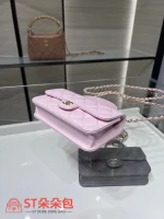 高仿香奈兒/Chanel 經典flap系列Mini Classic Flap帶手柄粉色小包：圖片 7