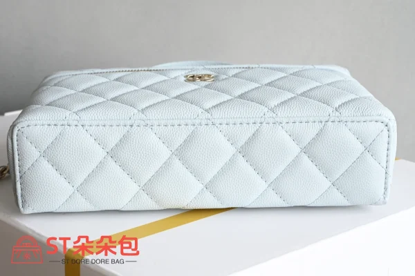 高仿香奈兒/Chanel 香奈兒 Vanity Case 白色 菱格紋金屬鏈條肩帶迷你化妝包：圖片 4