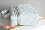 高仿香奈兒/Chanel 香奈兒 Vanity Case 白色 菱格紋金屬鏈條肩帶迷你化妝包：圖片 5