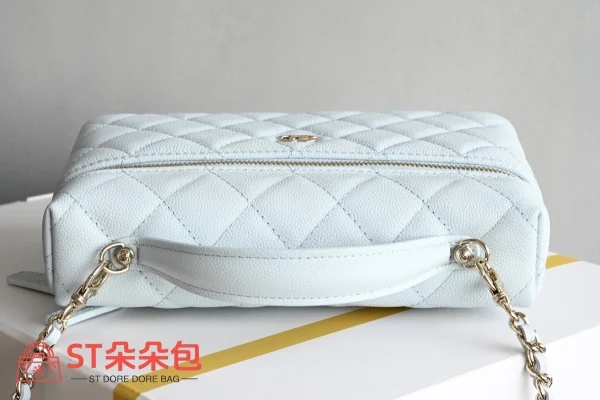高仿香奈兒/Chanel 香奈兒 Vanity Case 白色 菱格紋金屬鏈條肩帶迷你化妝包：圖片 6