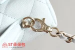 高仿香奈兒/Chanel 香奈兒 Vanity Case 白色 菱格紋金屬鏈條肩帶迷你化妝包：圖片 8