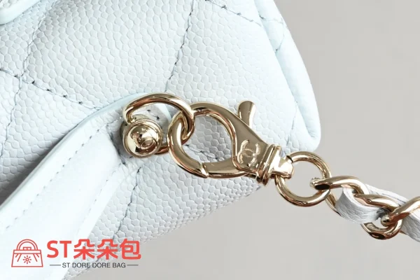 高仿香奈兒/Chanel 香奈兒 Vanity Case 白色 菱格紋金屬鏈條肩帶迷你化妝包：圖片 8