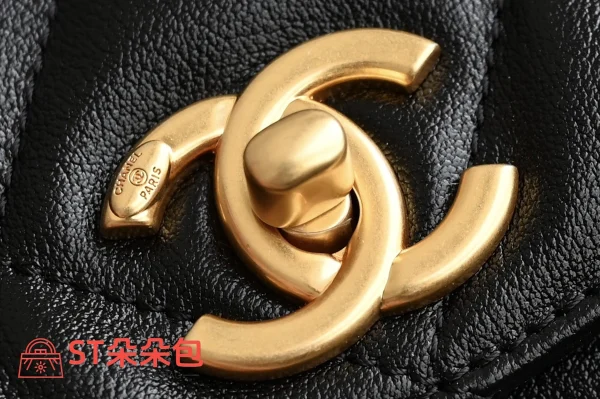 高仿香奈兒/Chanel 19系列 19 Flap Bag 黑色翻蓋式菱格紋肩包：圖片 6