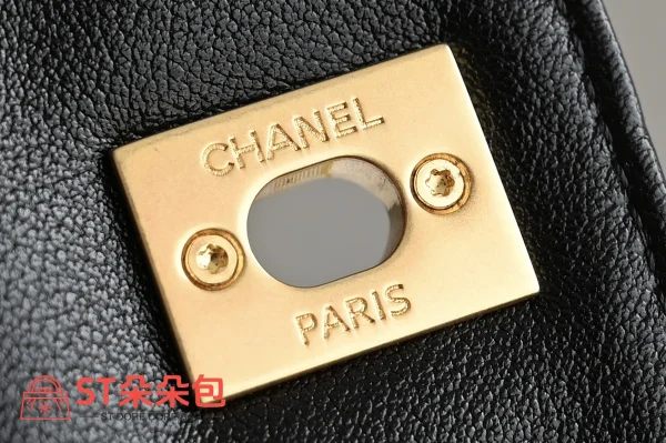 高仿香奈兒/Chanel 19系列 19 Flap Bag 黑色翻蓋式菱格紋肩包：圖片 8