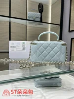 高仿香奈兒/Chanel Classic Flap迷你菱格紋化妝包淺藍色：圖片 3