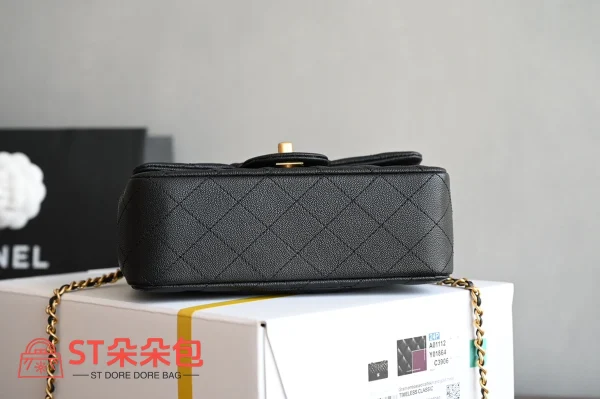 高仿香奈兒/Chanel Classic Flap 經典菱格紋黑色蓋鏈斜挎肩背包：圖片 4