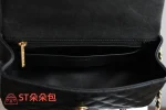 高仿香奈兒/Chanel Classic Flap 經典菱格紋黑色蓋鏈斜挎肩背包：圖片 10