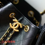 高仿香奈兒/CHANEL 25C Hobo 肩背包｜黑金魚子醬小牛皮：圖片 3