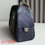 高仿香奈兒/CHANEL 25C Hobo 肩背包｜黑金魚子醬小牛皮：圖片 4