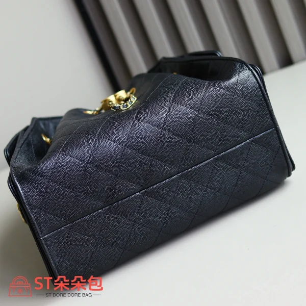 高仿香奈兒/CHANEL 25C Hobo 肩背包｜黑金魚子醬小牛皮：圖片 5