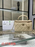 高仿香奈兒/Chanel Vanity系列Vanity Case with Chain杏色帶鏈條化妝箱包：圖片 2