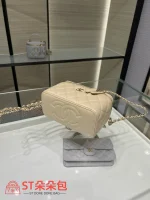高仿香奈兒/Chanel Vanity系列Vanity Case with Chain杏色帶鏈條化妝箱包：圖片 8