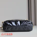 高仿香奈兒/Chanel 22 Mini 垃圾袋肩背包｜黑色亮面小牛皮×金鍊飾：圖片 6