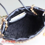 高仿香奈兒/Chanel 22 Mini 垃圾袋肩背包｜黑色亮面小牛皮×金鍊飾：圖片 8