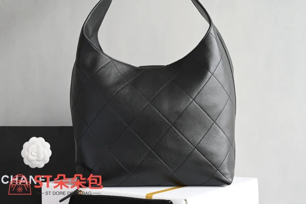 高仿香奈兒/Chanel 經典系列菱格紋單肩托特包黑色：圖片 3