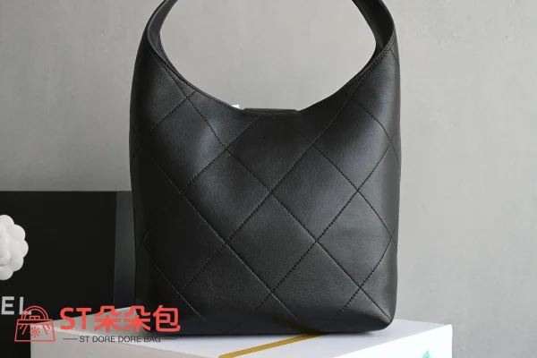 高仿香奈兒/Chanel 25P嬉皮系列Hobo包 黑色小號：圖片 3