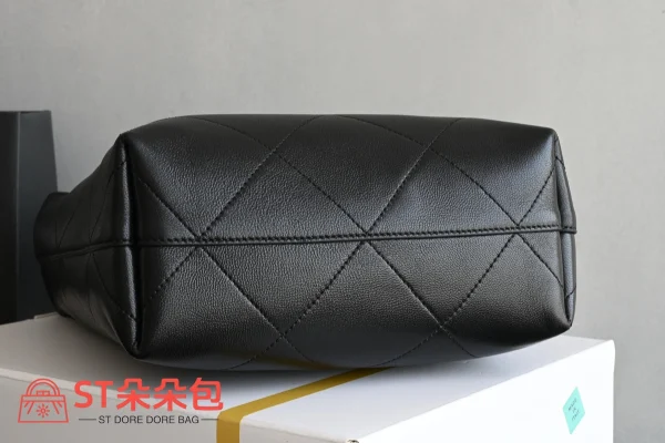 高仿香奈兒/Chanel 25P嬉皮系列Hobo包 黑色小號：圖片 4