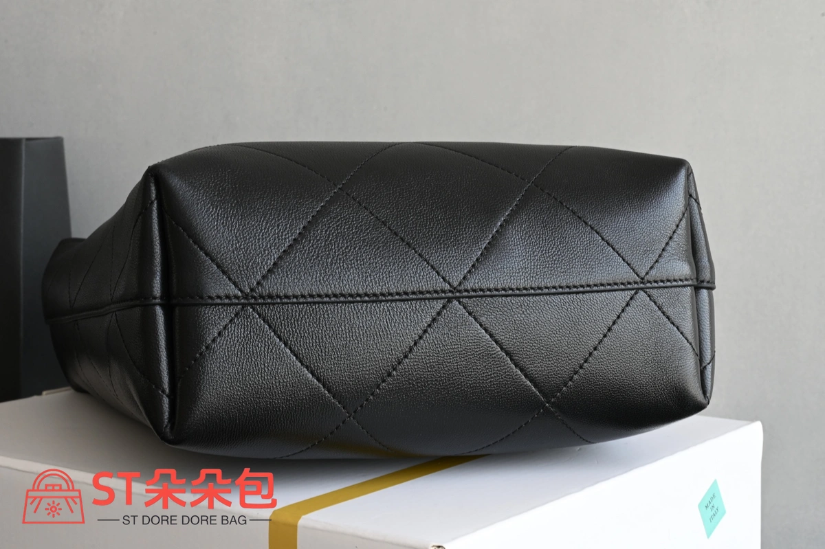 高仿香奈兒/Chanel 25P嬉皮系列Hobo包 黑色小號 4 高仿香奈兒/Chanel 25P嬉皮系列Hobo包 黑色小號