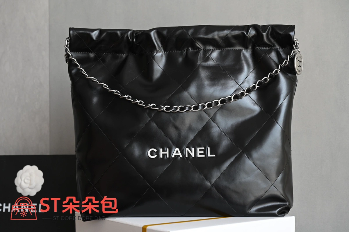 高仿香奈兒/Chanel 經典款菱格紋鏈條垃圾袋 黑色 2 高仿香奈兒/Chanel 經典款菱格紋鏈條垃圾袋 黑色