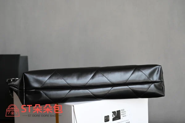 高仿香奈兒/Chanel 經典款菱格紋鏈條垃圾袋 黑色：圖片 4