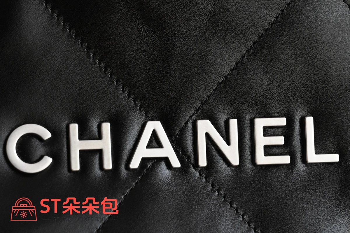 高仿香奈兒/Chanel 經典款菱格紋鏈條垃圾袋 黑色 6 高仿香奈兒/Chanel 經典款菱格紋鏈條垃圾袋 黑色