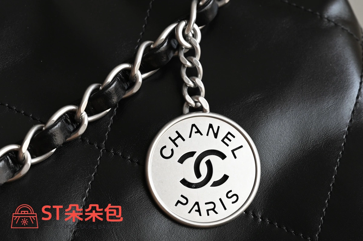 高仿香奈兒/Chanel 經典款菱格紋鏈條垃圾袋 黑色 7 高仿香奈兒/Chanel 經典款菱格紋鏈條垃圾袋 黑色