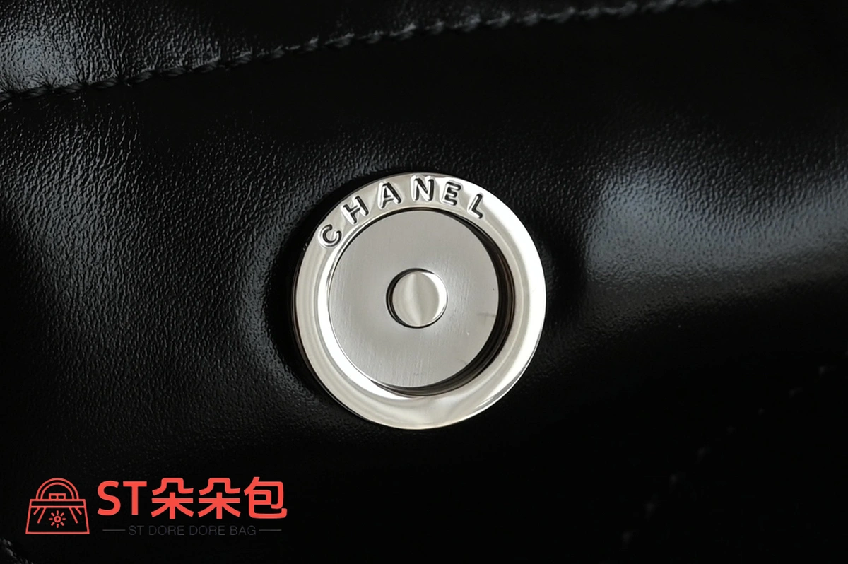 高仿香奈兒/Chanel 經典款菱格紋鏈條垃圾袋 黑色 10 高仿香奈兒/Chanel 經典款菱格紋鏈條垃圾袋 黑色