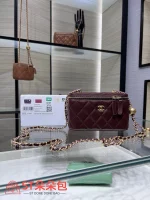 高仿香奈兒/Chanel Vanity Case 金屬球鏈條菱格紋酒紅色化妝包：圖片 2