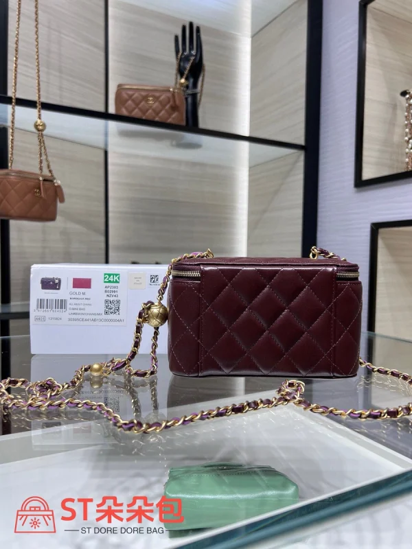 高仿香奈兒/Chanel Vanity Case 金屬球鏈條菱格紋酒紅色化妝包：圖片 3