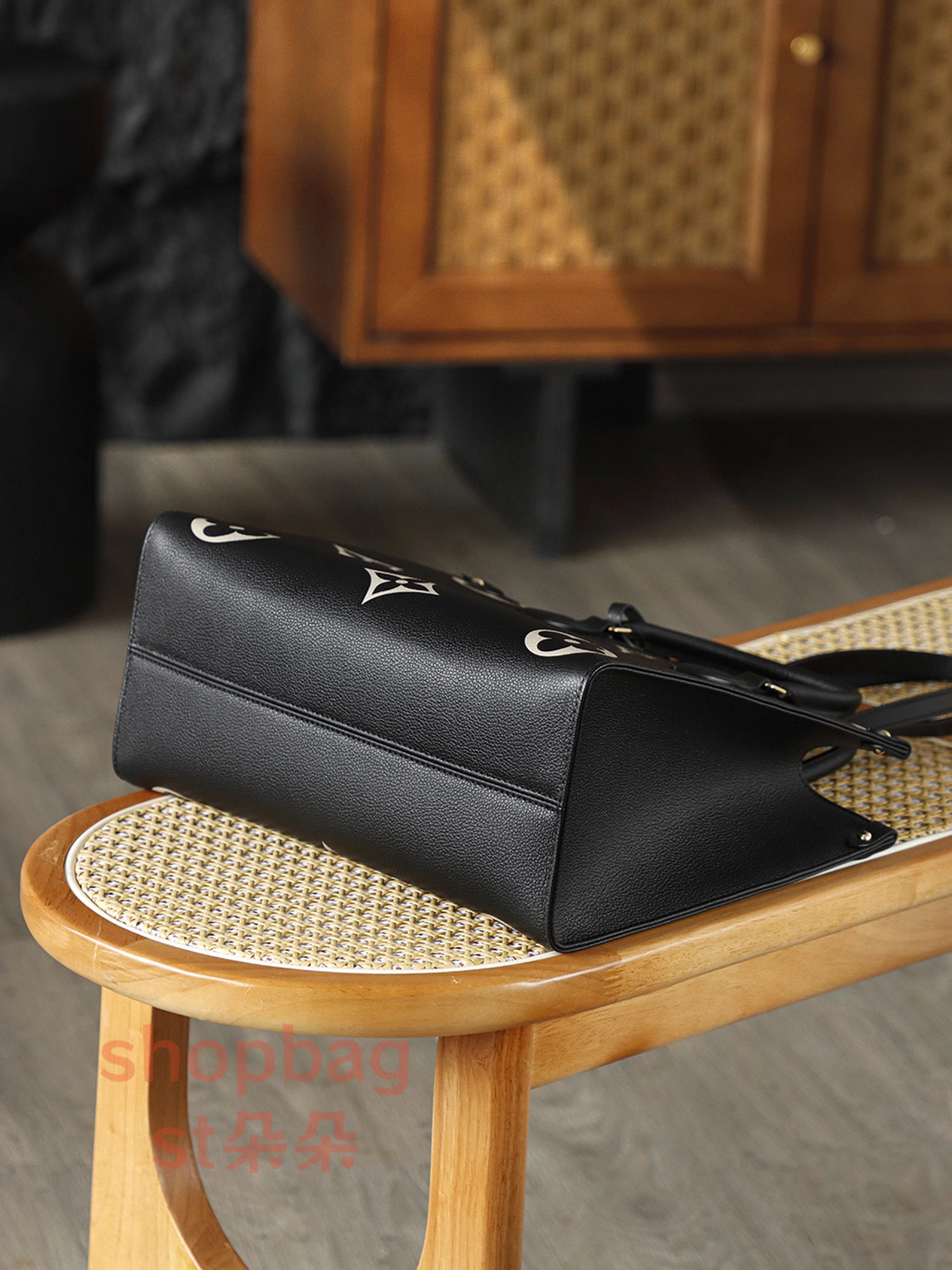 LV OnTheGo MM Monogram 托特 購物包包-M45495 8 LV OnTheGo MM Monogram 托特 購物包包-M45495