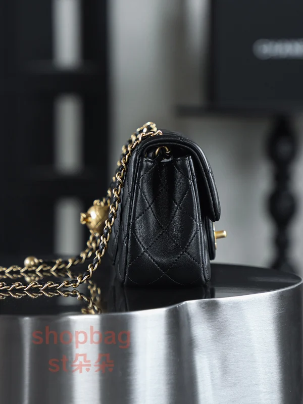 高仿香奈兒/Chanel 方胖子大mini 金球鏈條翻蓋包 黑色：圖片 3