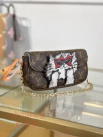 高仿 a貨包包 頂級高仿 路易威登與 Grace Coddingon 同行系列 WALLET ON CHAIN IVY 單肩包 M15148 實拍照片側面