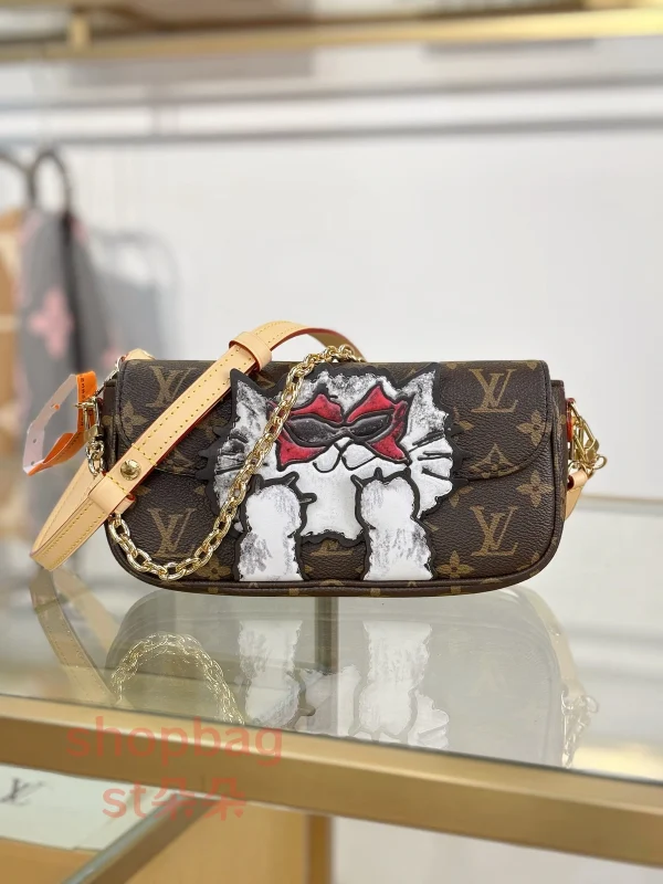 高仿 a貨包包 頂級高仿 路易威登與 Grace Coddingon 同行系列 WALLET ON CHAIN IVY 單肩包 M15148 實拍照片正面