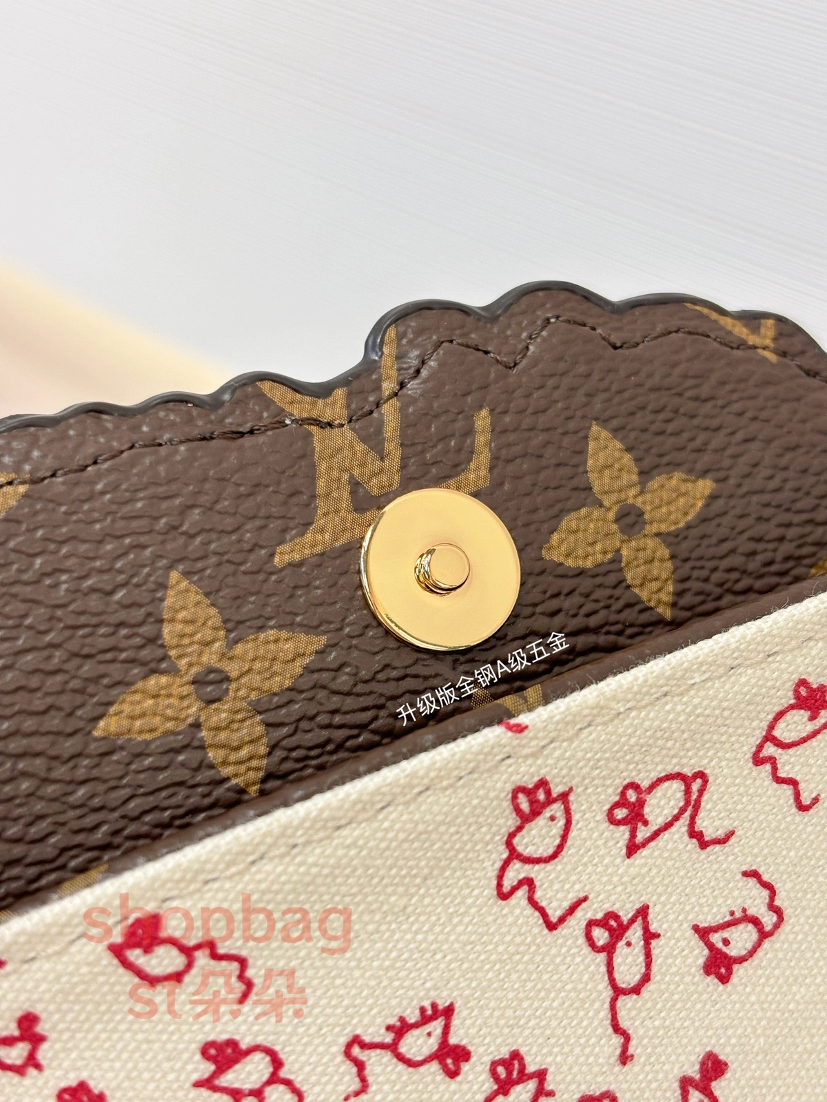 高仿 路易威登與 Grace Coddingon 同行系列 WALLET ON CHAIN IVY 單肩包 M15148 12 高仿 a貨包包 頂級高仿 路易威登與 Grace Coddingon 同行系列 WALLET ON CHAIN IVY 單肩包 M15148 實拍照片全鋼五金扣子