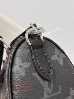 高仿 LV NANO SPEEDY 黑武士 男女通用款 斜挎 郵差包 M26573：圖片 14
