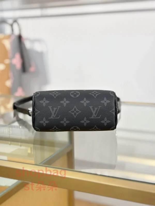 高仿 LV NANO SPEEDY 黑武士 男女通用款 斜挎 郵差包 M26573：圖片 10