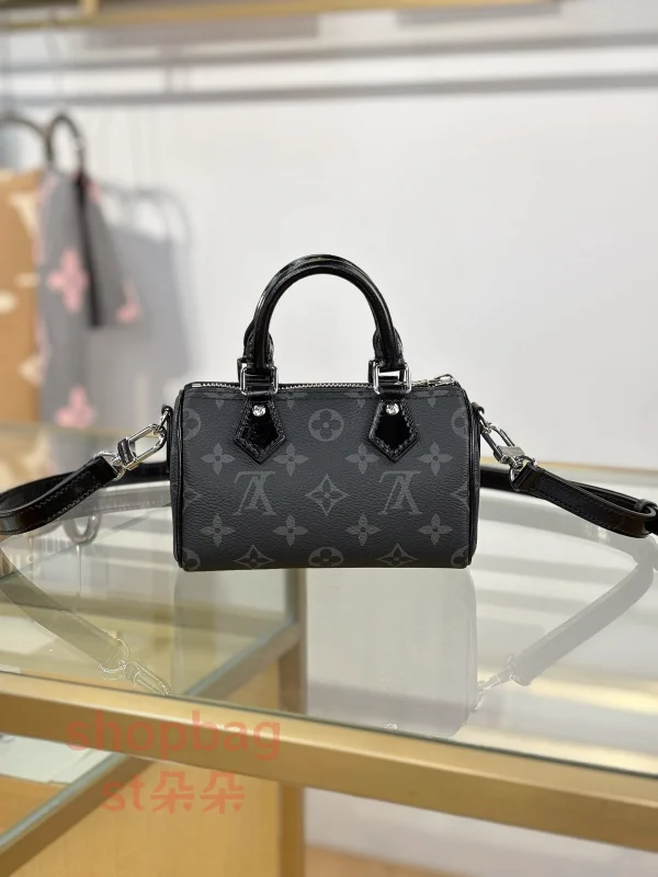 高仿 LV NANO SPEEDY 黑武士 男女通用款 斜挎 郵差包 M26573：圖片 9