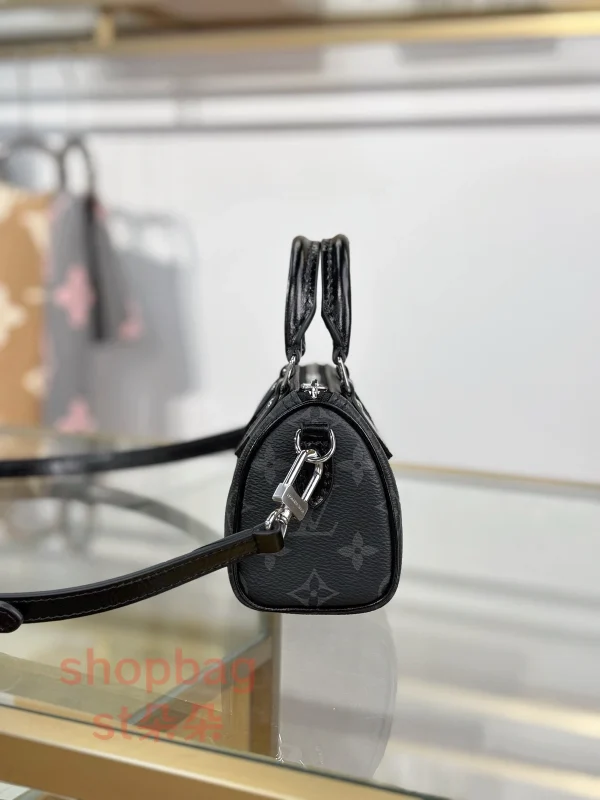 高仿 LV NANO SPEEDY 黑武士 男女通用款 斜挎 郵差包 M26573：圖片 8