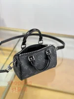 高仿 LV NANO SPEEDY 黑武士 男女通用款 斜挎 郵差包 M26573：圖片 6