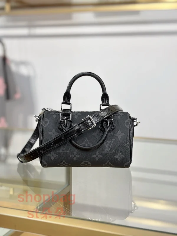 高仿 LV NANO SPEEDY 黑武士 男女通用款 斜挎 郵差包 M26573：圖片 3