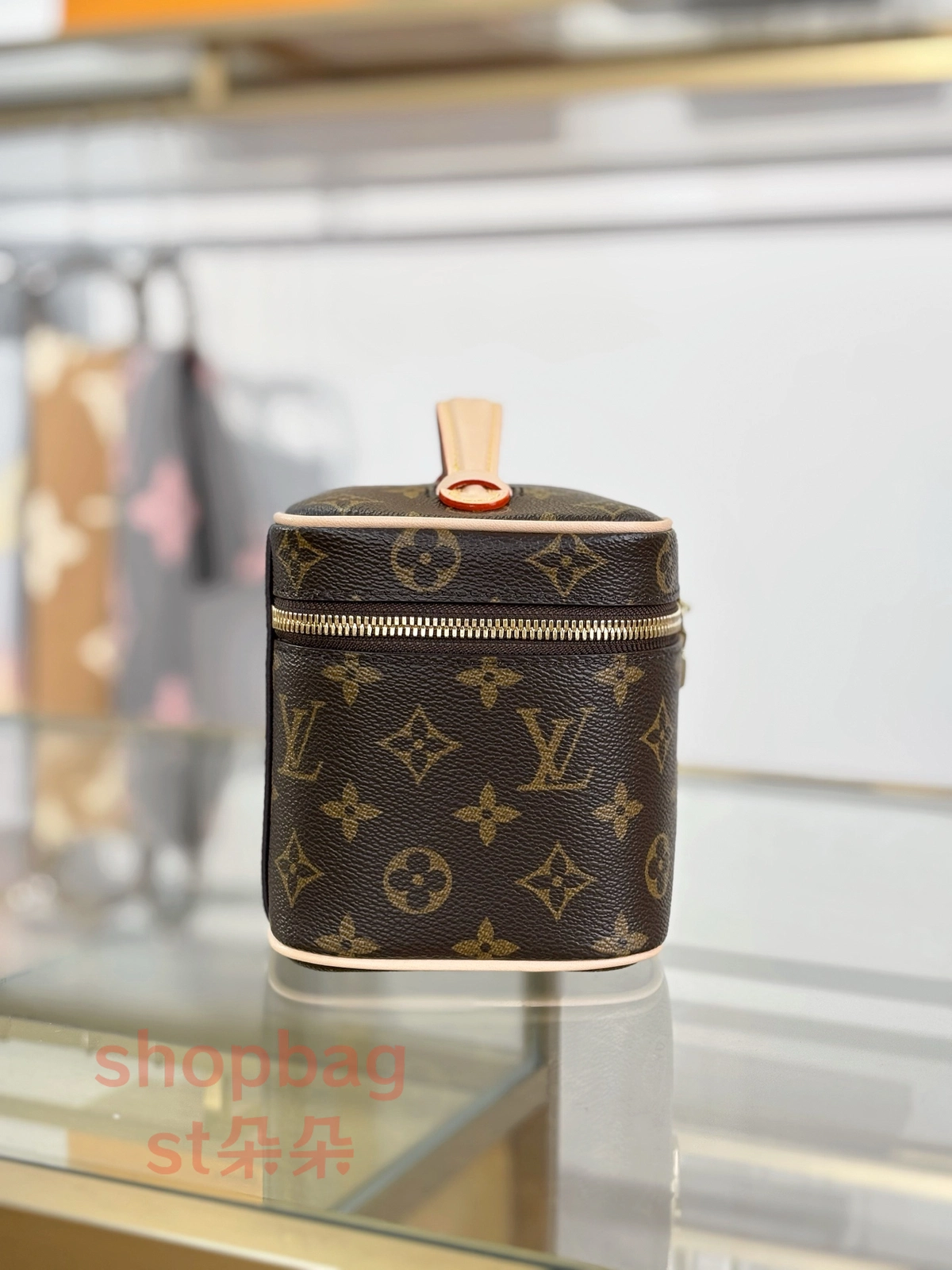 高仿包包 LV NICE 迷你 老花 化妆包 M44495 7 高仿包包 高仿精品 高仿名牌 LV NICE 迷你 老花 化妆包 M44495 實拍照片