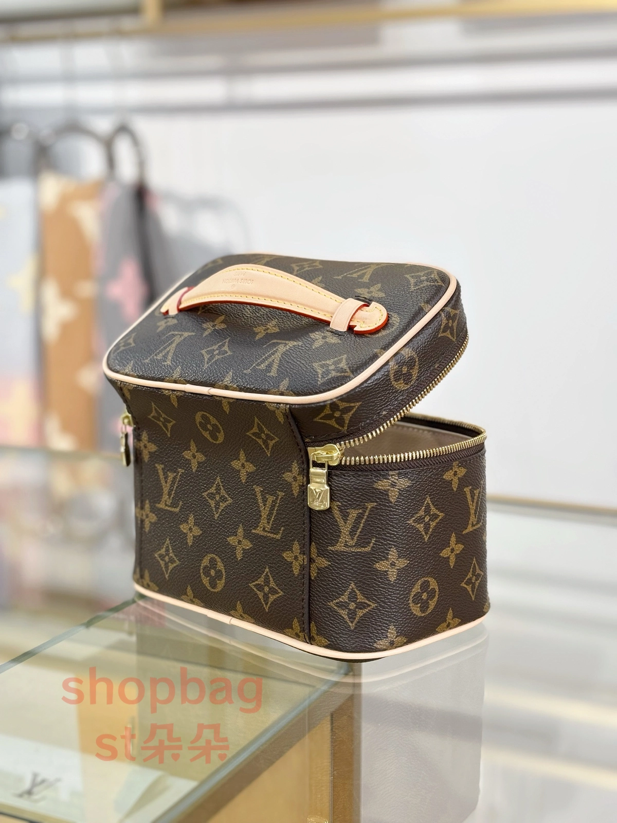 高仿包包 LV NICE 迷你 老花 化妆包 M44495 3 高仿包包 高仿精品 高仿名牌 LV NICE 迷你 老花 化妆包 M44495 實拍照片