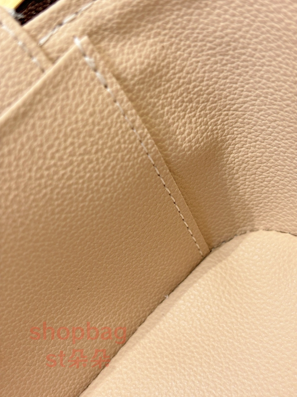高仿包包 LV NICE 迷你 老花 化妆包 M44495 17 高仿包包 高仿精品 高仿名牌 LV NICE 迷你 老花 化妆包 M44495 實拍照片
