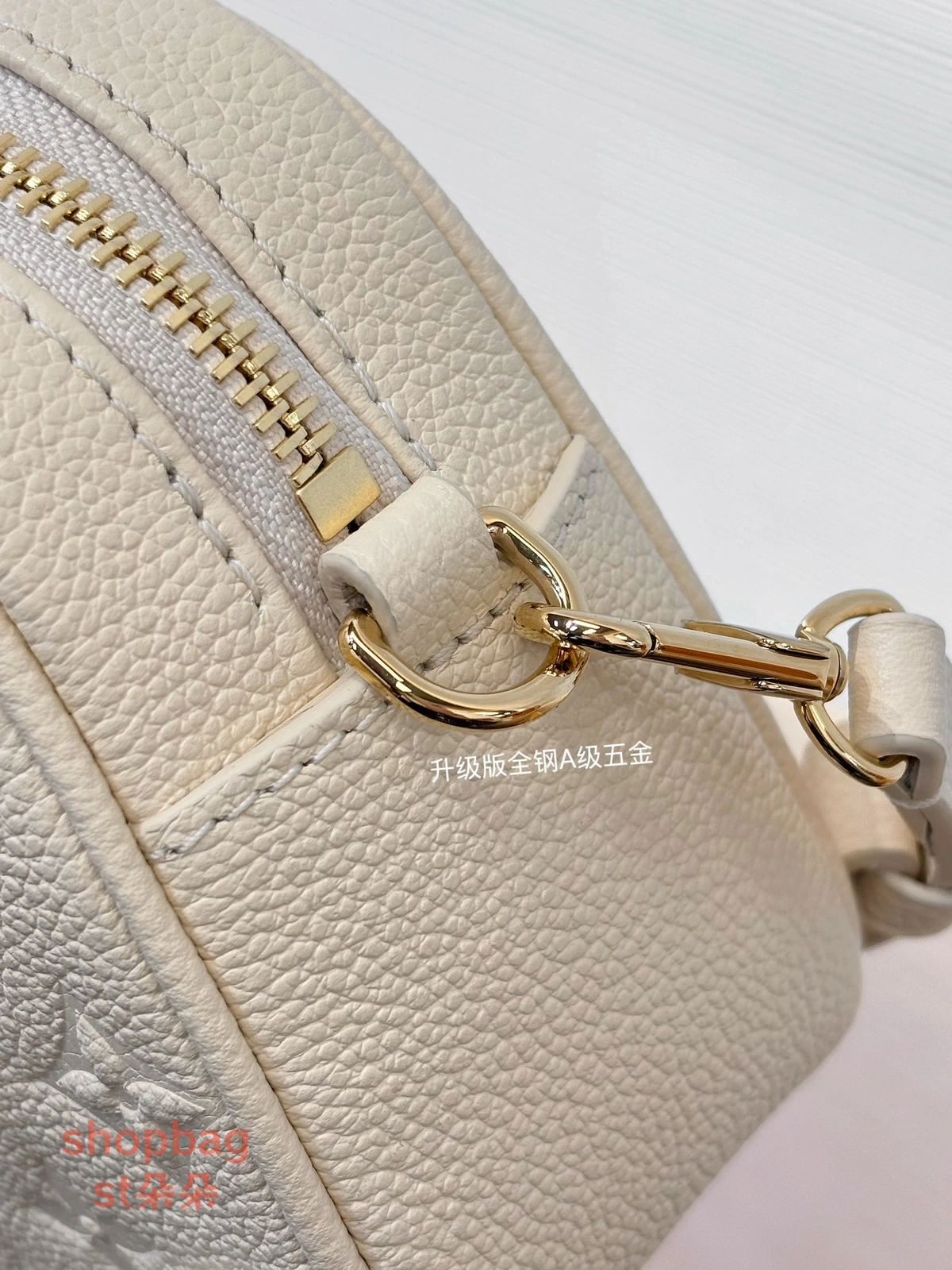 高仿推薦 LV TINY CAMERA BAG 奶油色 相機包 M26509 14 包包推薦 LV推薦 LV精品包