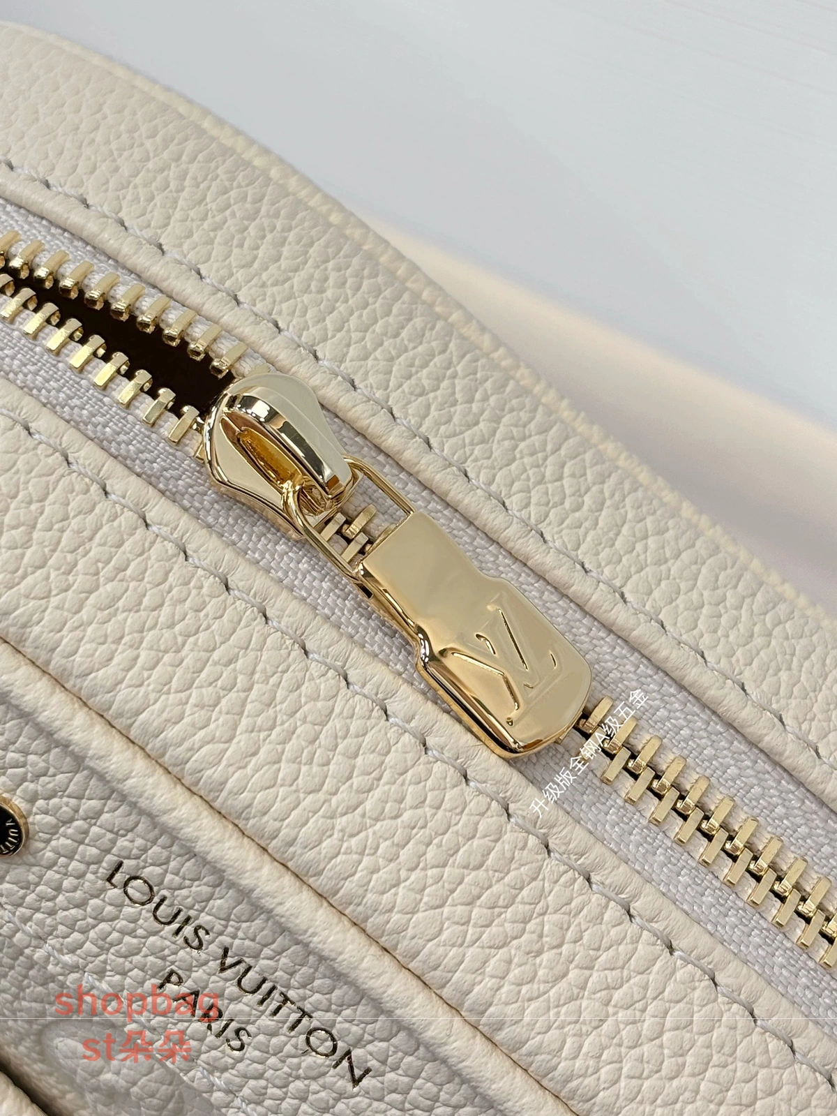 高仿推薦 LV TINY CAMERA BAG 奶油色 相機包 M26509 15 包包推薦 LV推薦 LV精品包