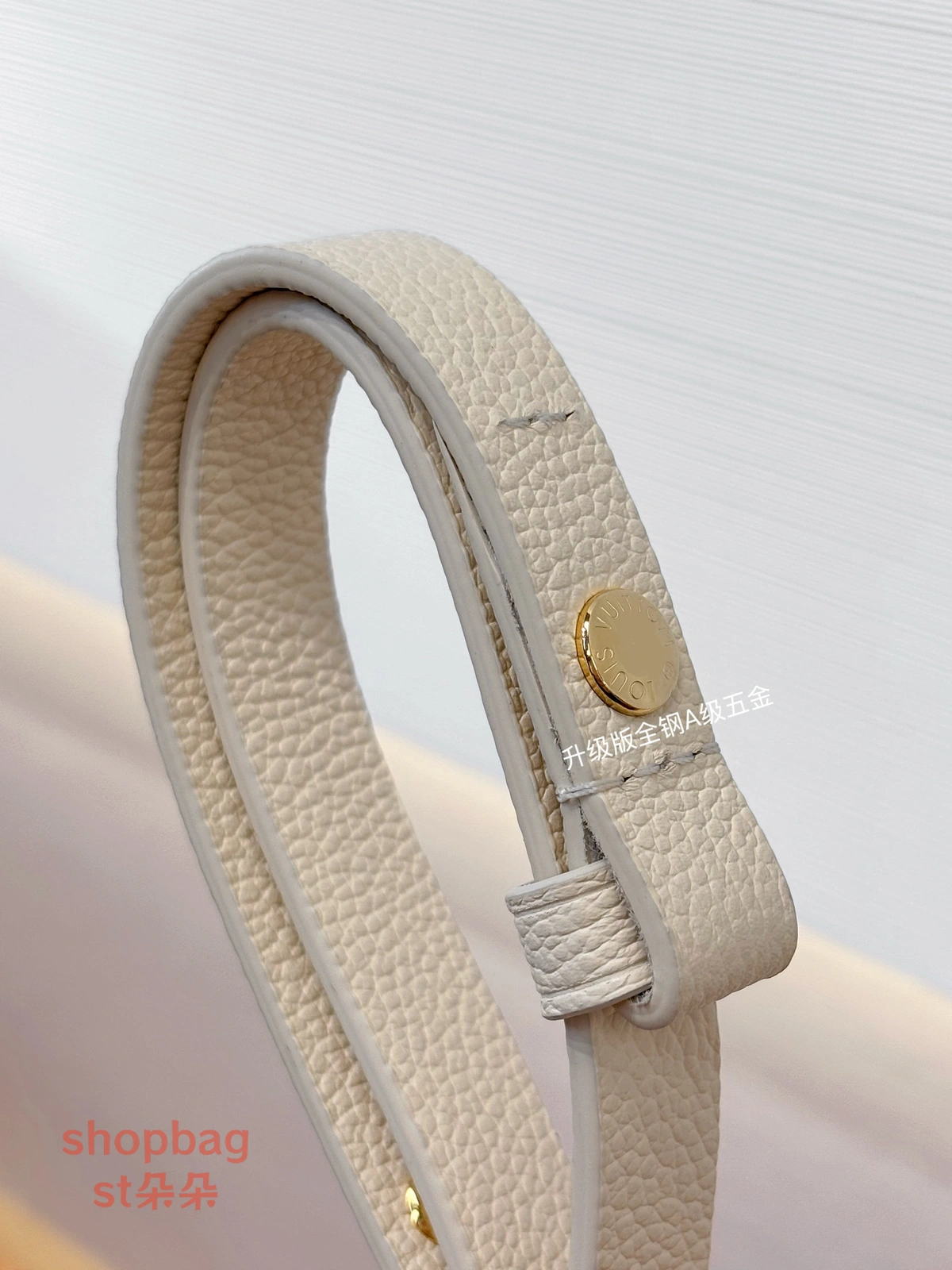 高仿推薦 LV TINY CAMERA BAG 奶油色 相機包 M26509 18 包包推薦 LV推薦 LV精品包
