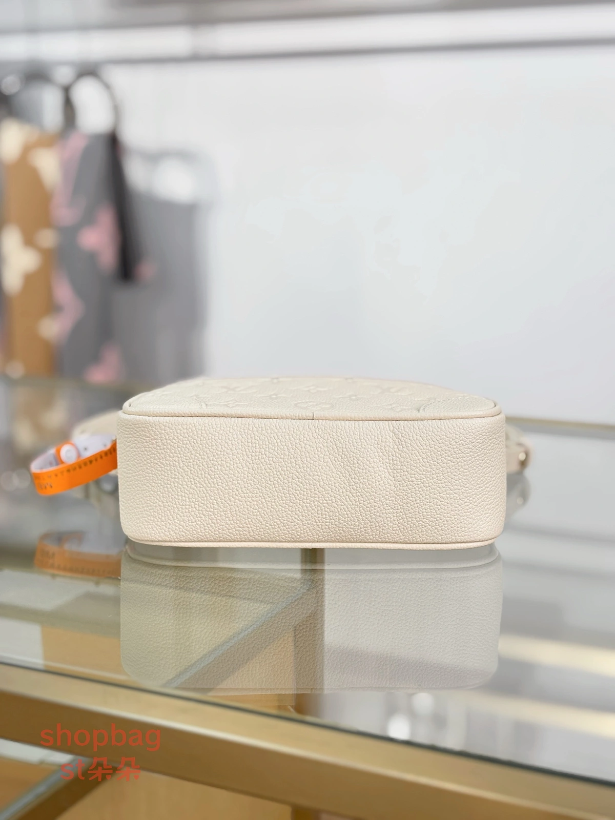 高仿推薦 LV TINY CAMERA BAG 奶油色 相機包 M26509 9 包包推薦 LV推薦 LV精品包